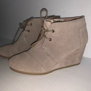 Desert taupe suede TOM booties. Size 8
